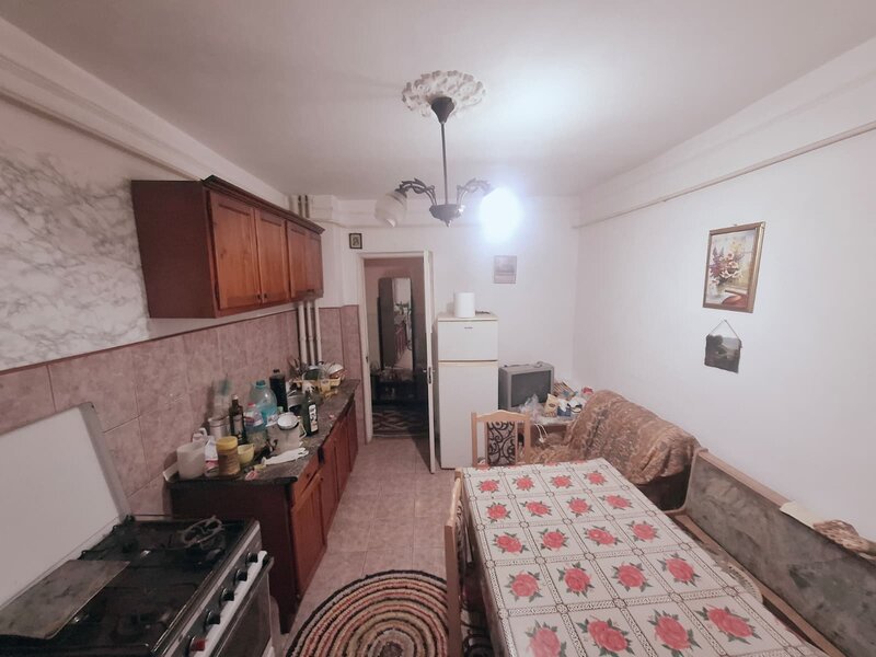 Targu Frumos, Iasi, vand apartament cu 3 camere renovat mobil